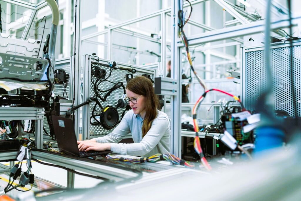 Manufacturing Sector: Optimizing Project Management